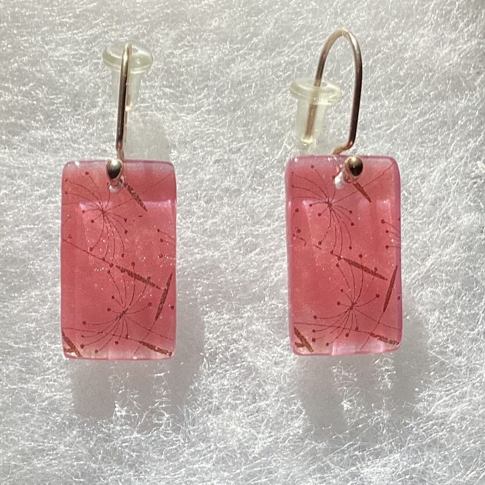 NEW! Pink earrings with silver design 💕